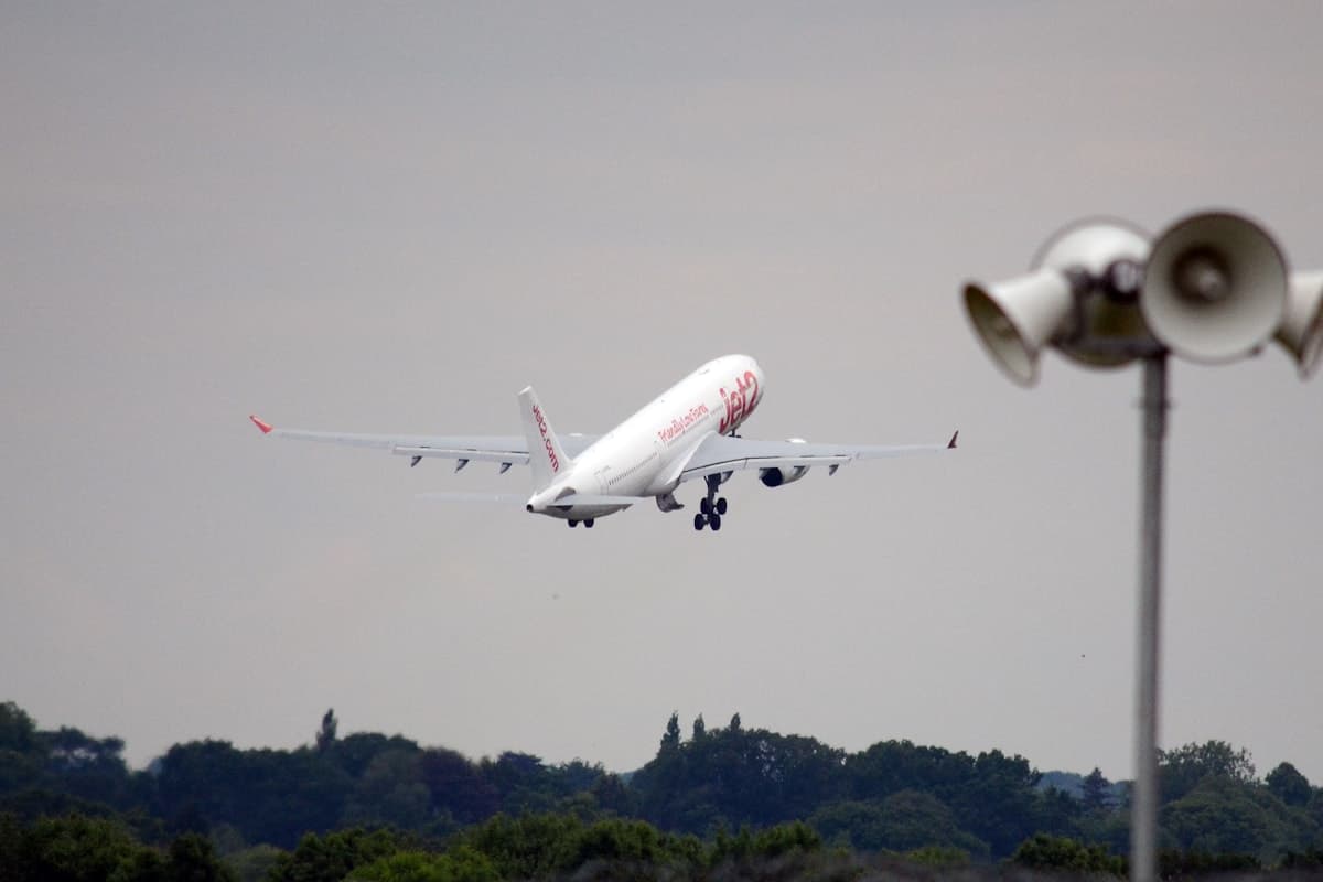 Manchester Airport — Devon airport transfers